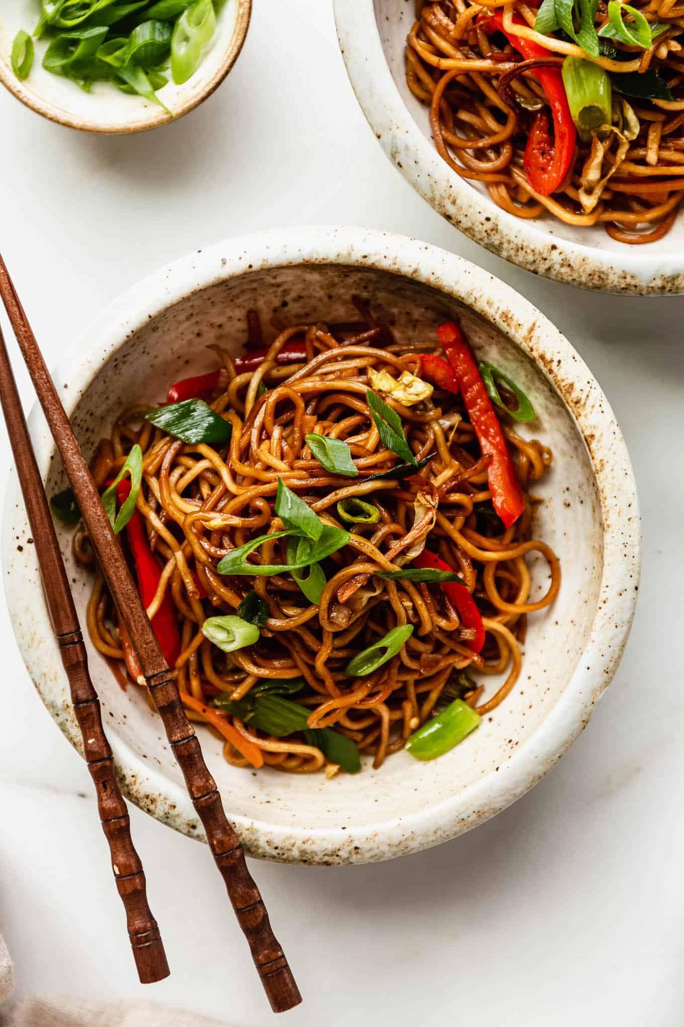  A generous serving of noodles perfectly complements the tasty veggies in this gluten-free vegan chow mein dish