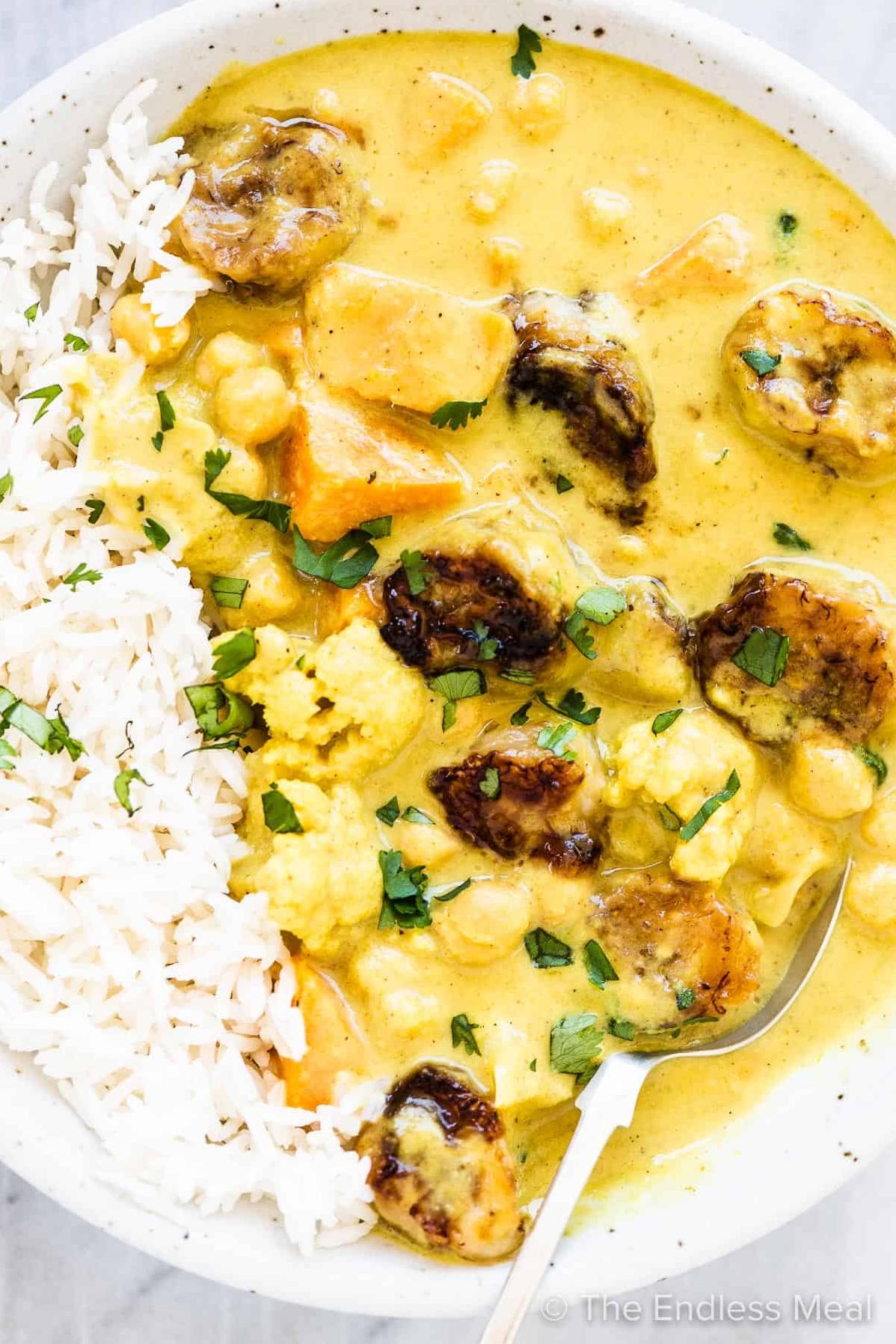  Beautifully ripe bananas give this curry a subtly sweet flavor