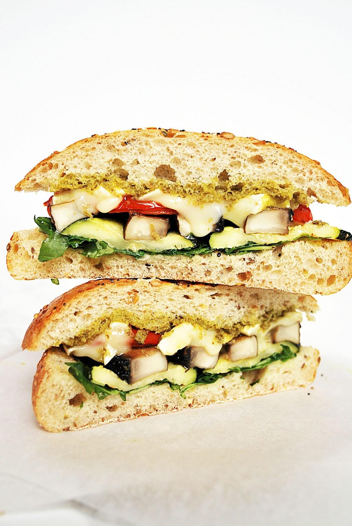  Discover the perfect harmony of flavors and textures in this elegant vegetarian sandwich