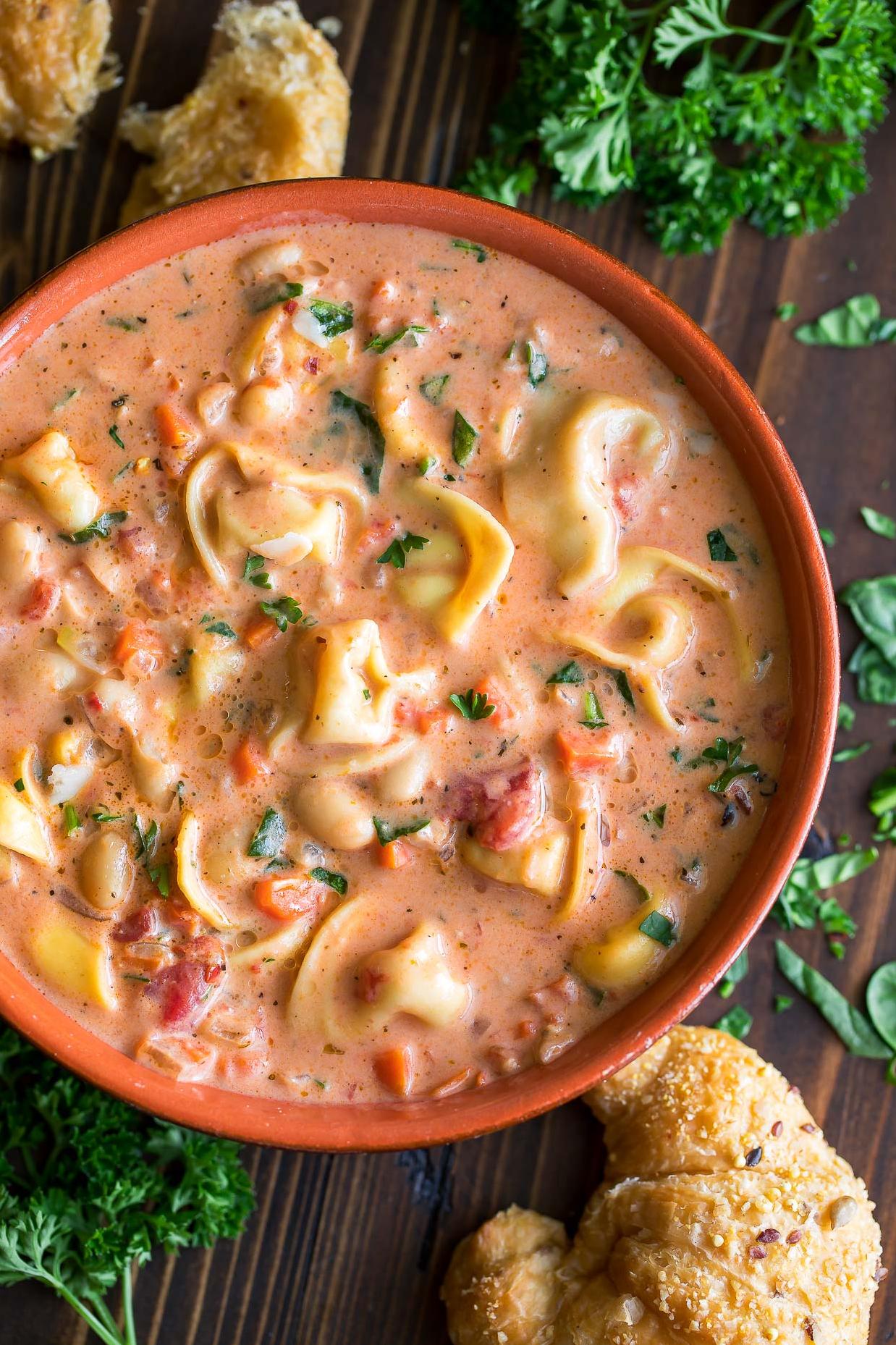  Dive into a bowl of comfort with this vegetarian tortellini soup!