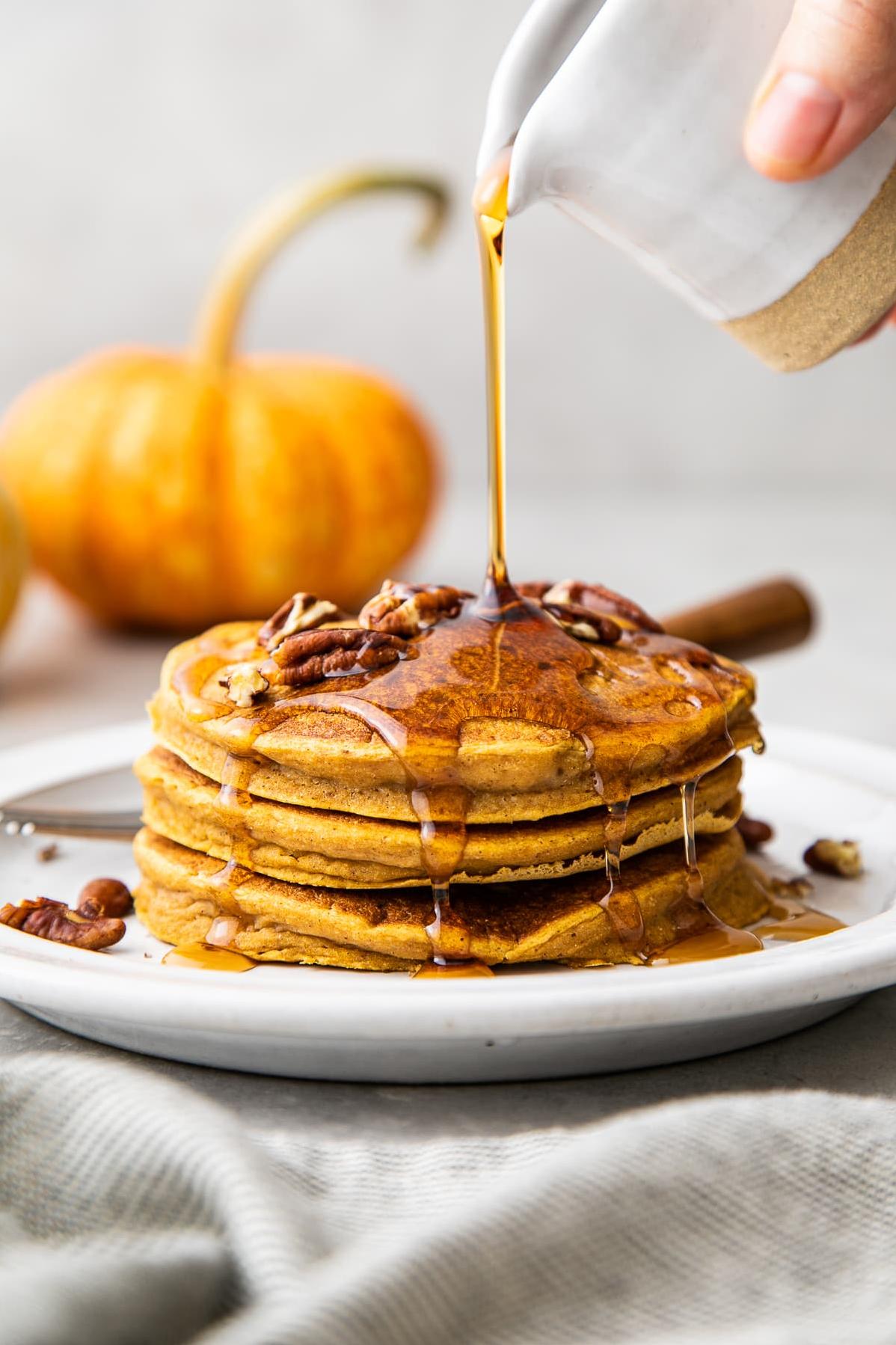  Dive into autumn with these amazing vegan pumpkin pie pancakes that will make your mouth water