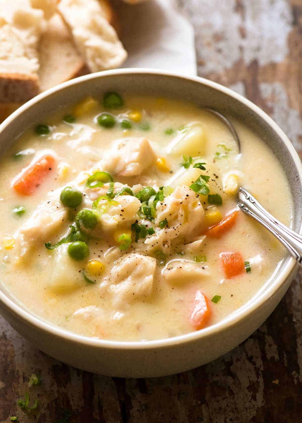  Dive into this creamy and comforting Vegetarian Fish Chowder!