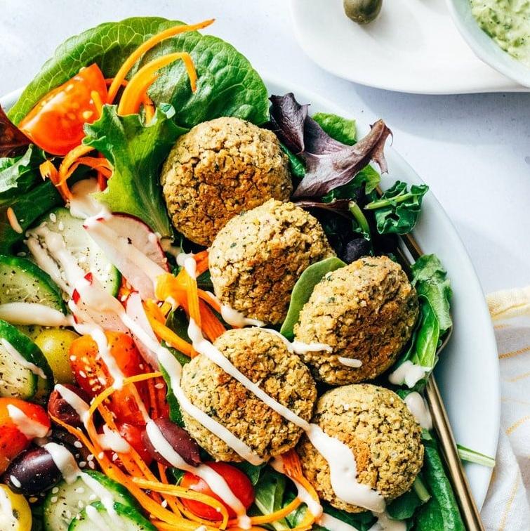  Get ready for a tasty and nutritious feast with our vegan falafel salad!