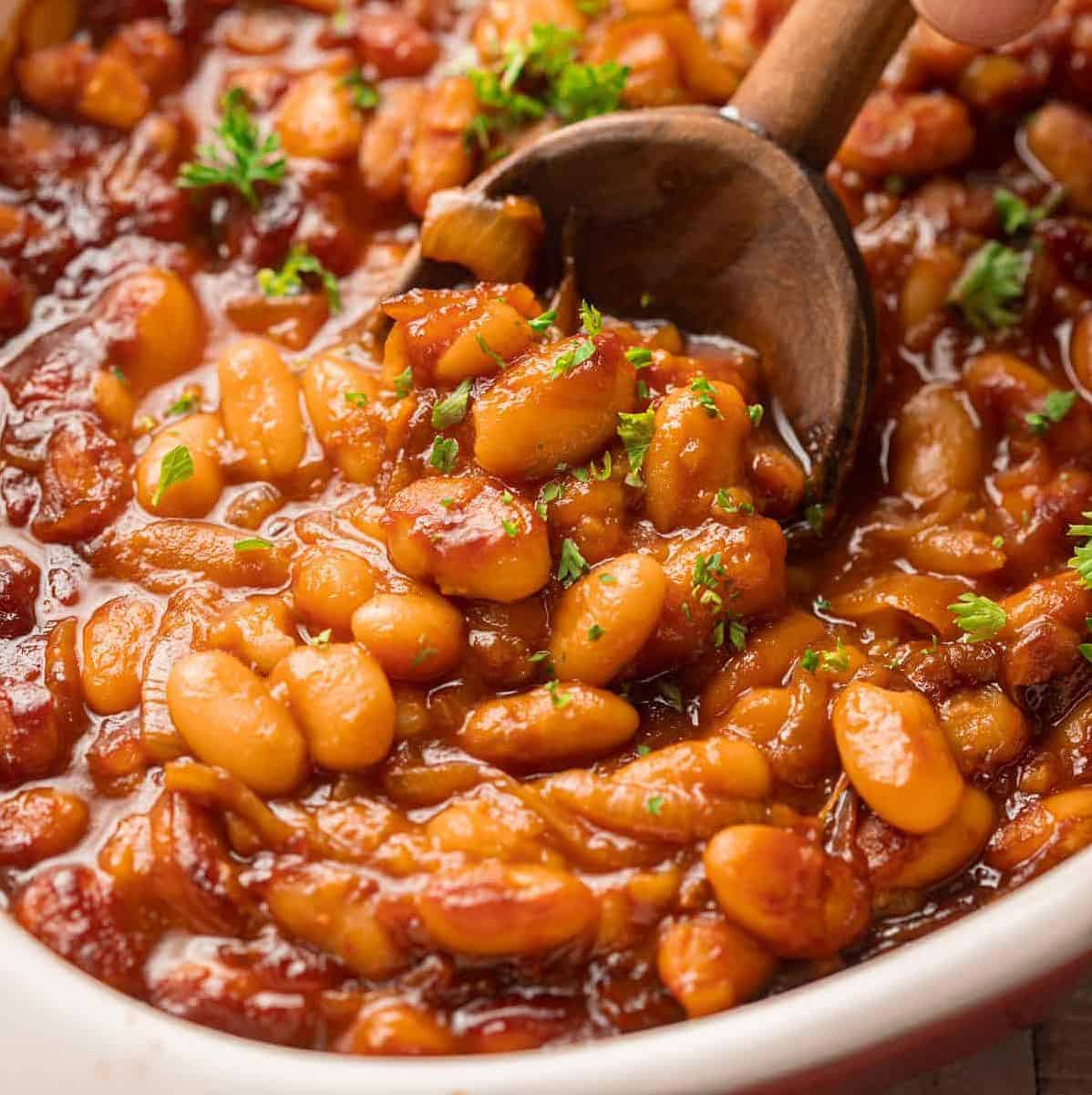  Get ready to fall in love with the sweet and savory flavors of these vegetarian baked beans.