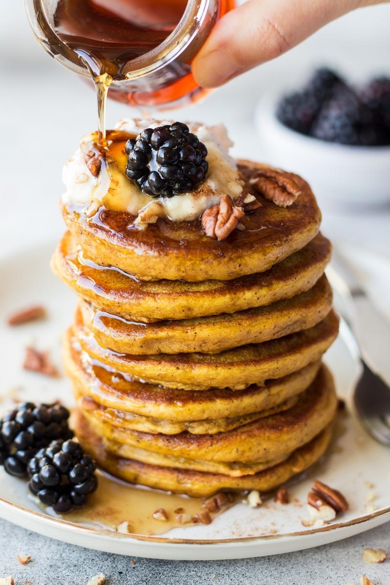  Get ready to fall in love with these vegan pumpkin pancakes!