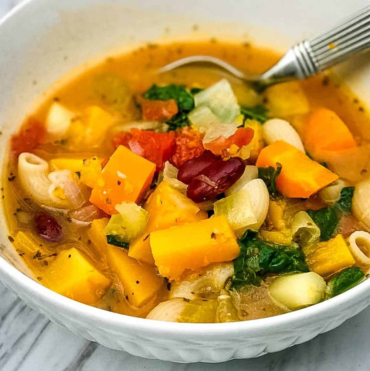  Get ready to fall in love with this autumn-inspired minestrone 🍂