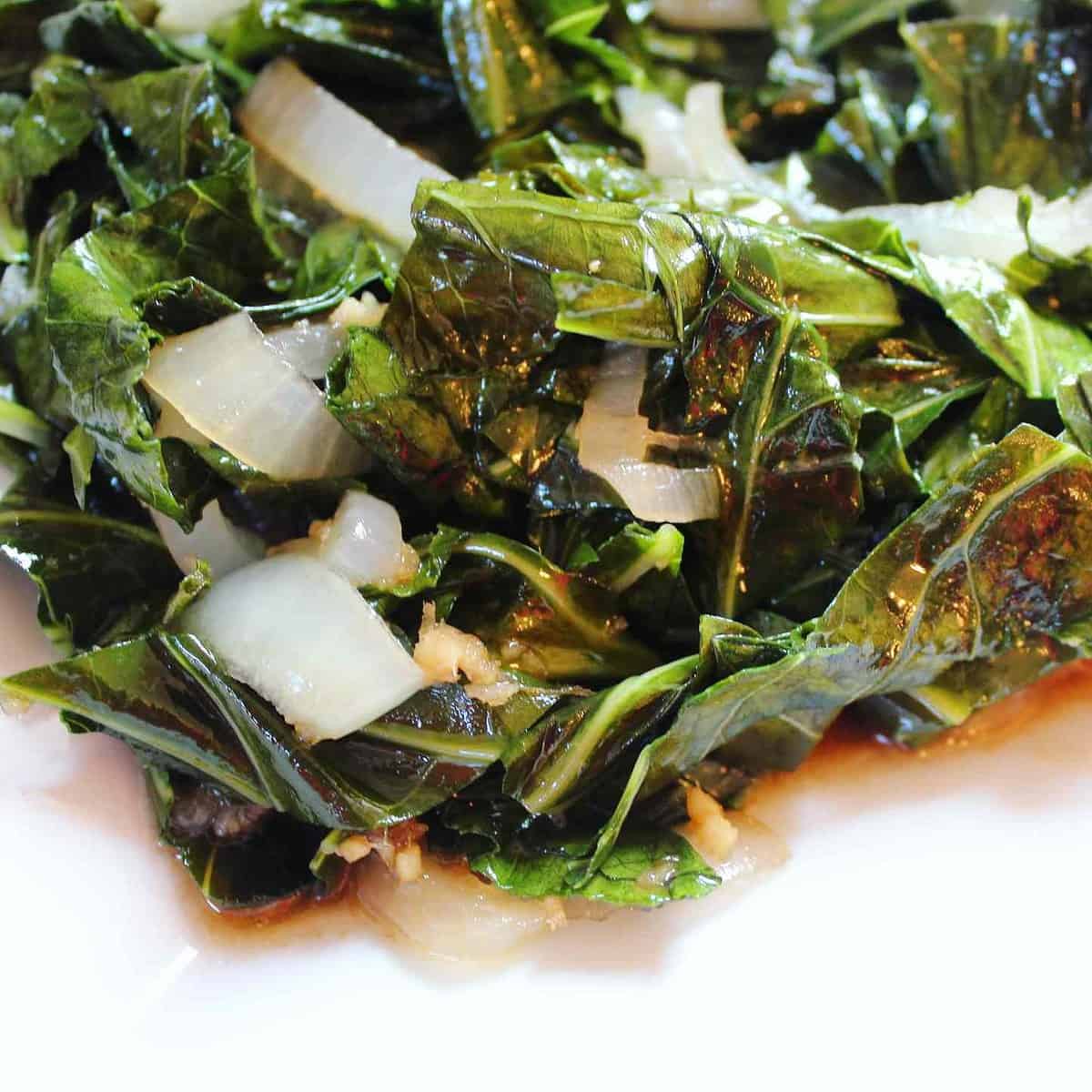  Get ready to spice up your life with these tangy 'n' spicy collard greens!