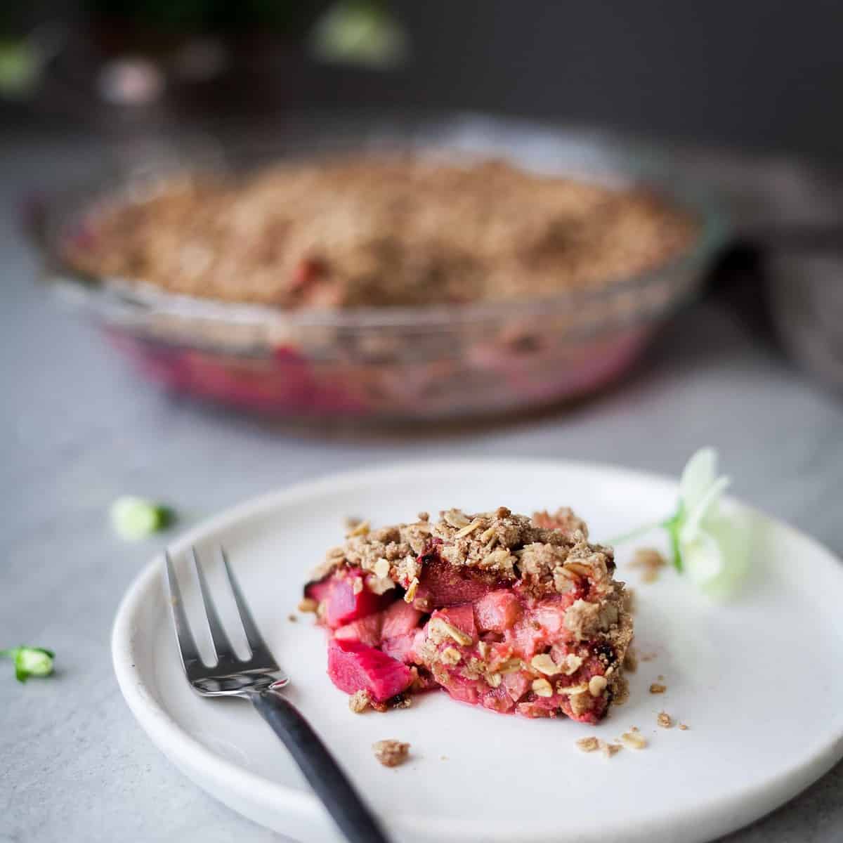  Get ready to wow your taste buds with this delicious and tangy rhubarb cobbler.
