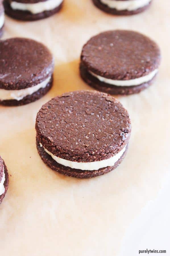  Indulge in guilt-free pleasure with these raw vegan Oreo cookies!