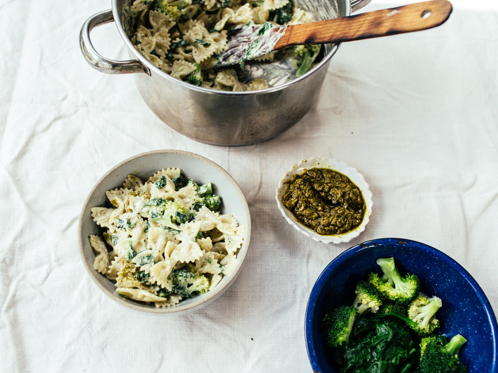  Indulge in this creamy vegan pesto pasta with broccoli and satisfy your cravings!
