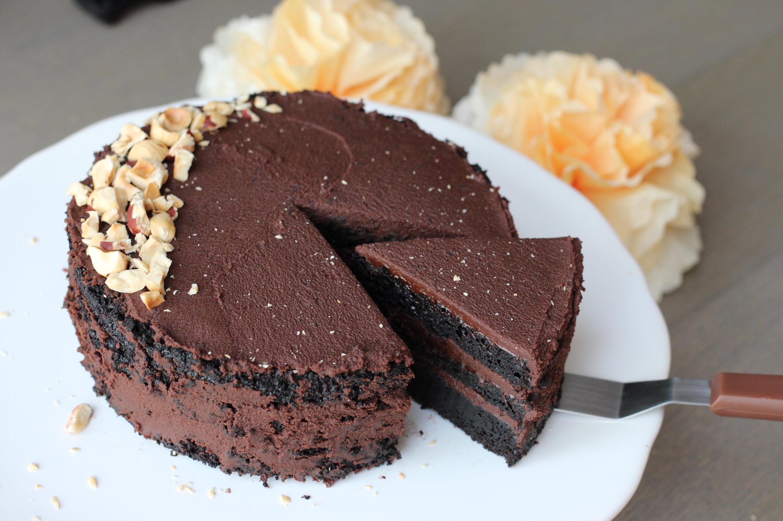  Indulge into this vegan chocolate cake with chocolate ganache frosting!