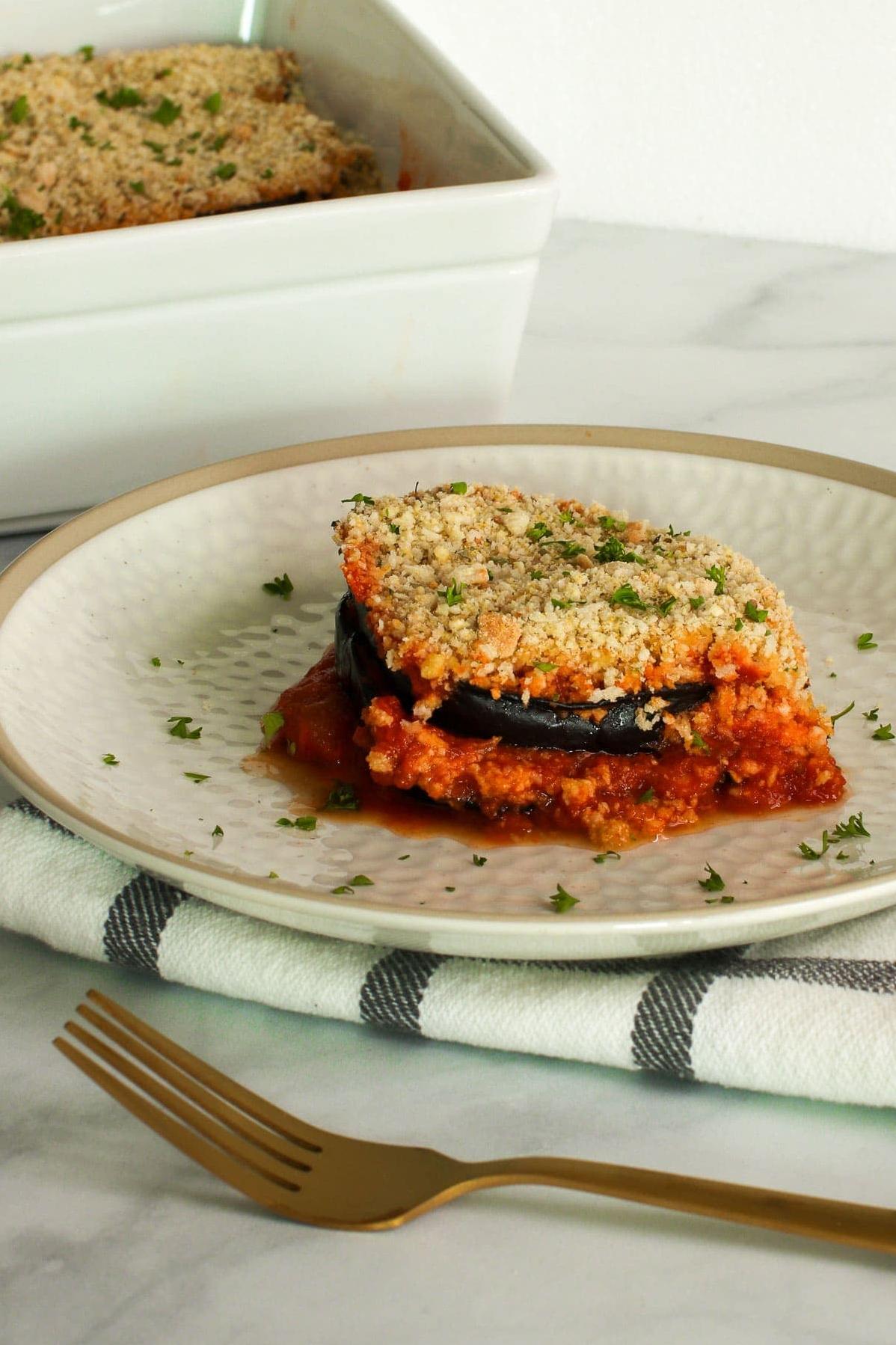  It’s time to upgrade your weeknight dinner with this Vegan Eggplant Parmigiana!