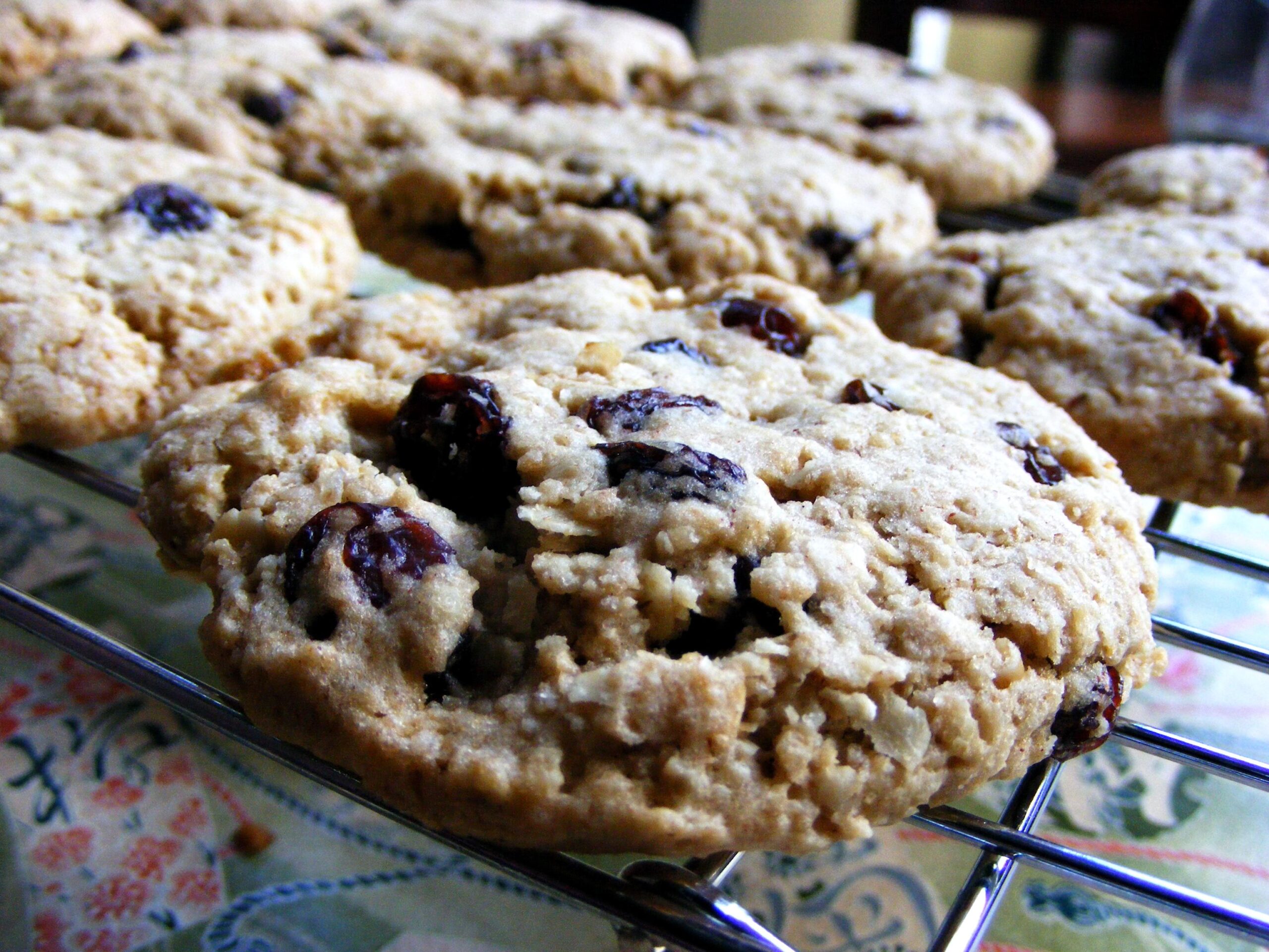 Fall in Love with the Classic Oatmeal Raisin Cookies Recipe