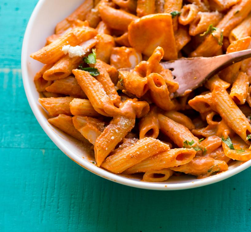  Perfect for pasta night, this vegan tomato sauce adds a comforting touch to any dish!