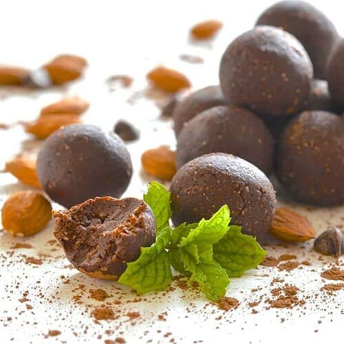 Raw Vegan Lemon-Nut Chocolate Truffle (Copycat Larabar Variation