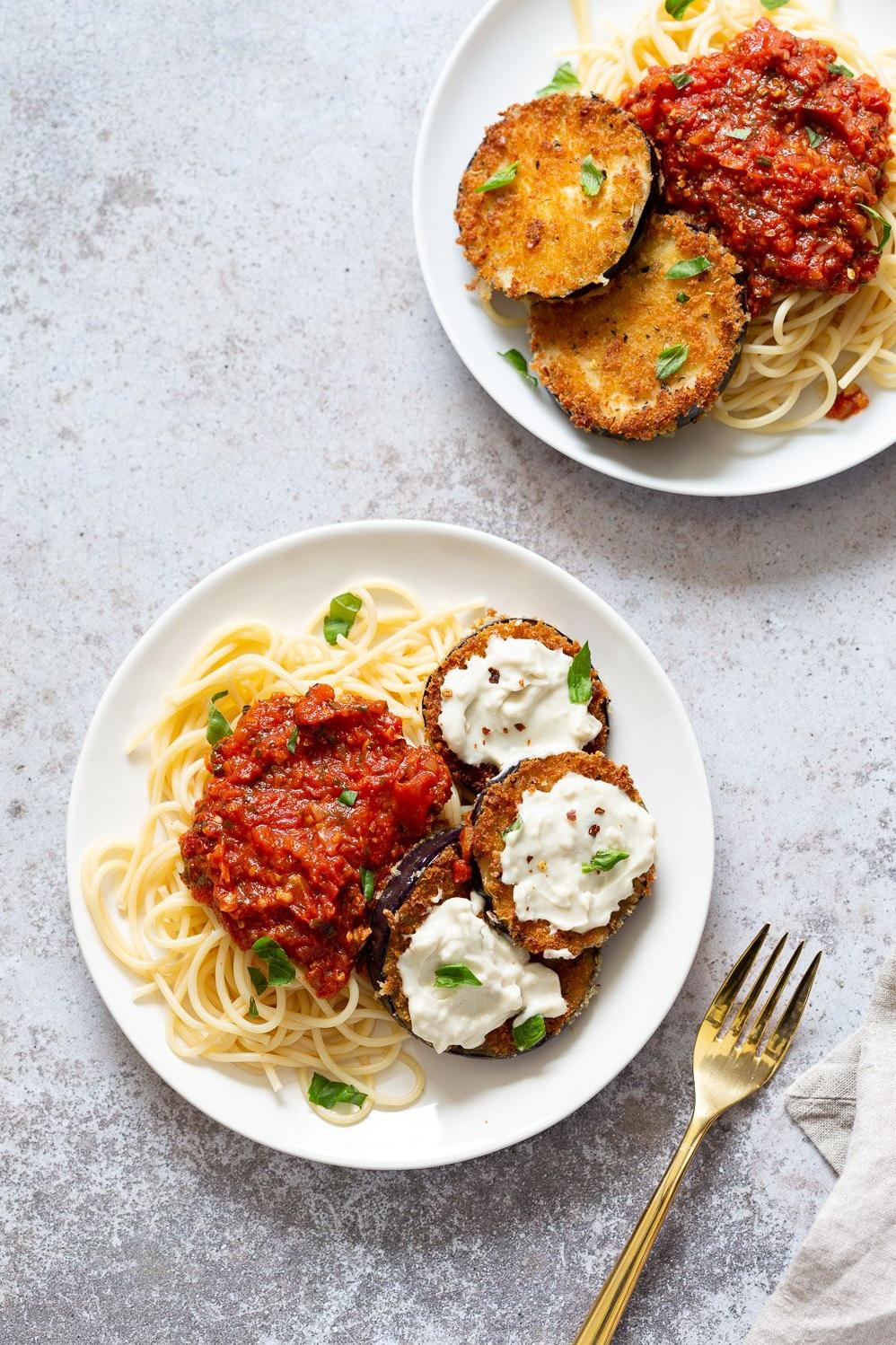  Ready for a hearty, healthy and ethical dinner? Don’t miss out on this Vegan Eggplant Parmigiana!