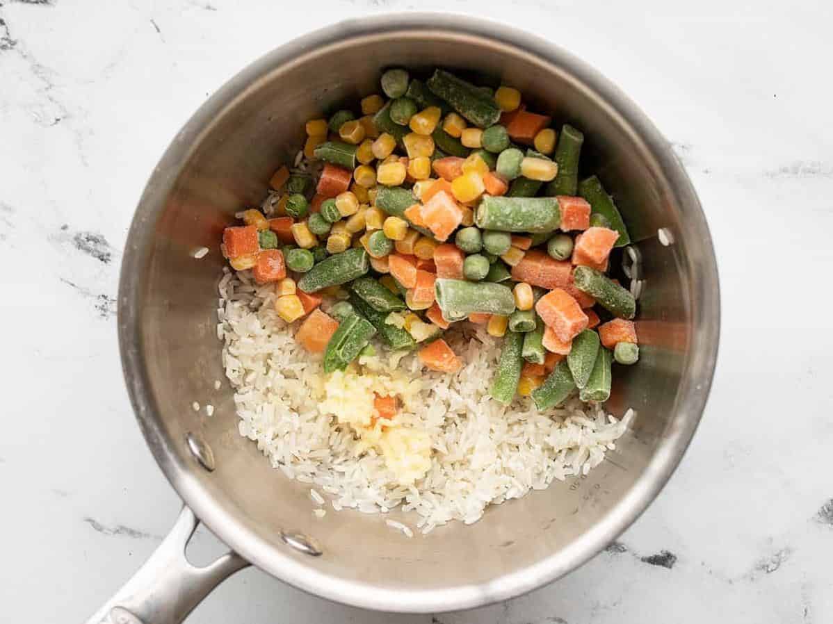  Ready in minutes: just add the ingredients to the rice cooker and let it do its job