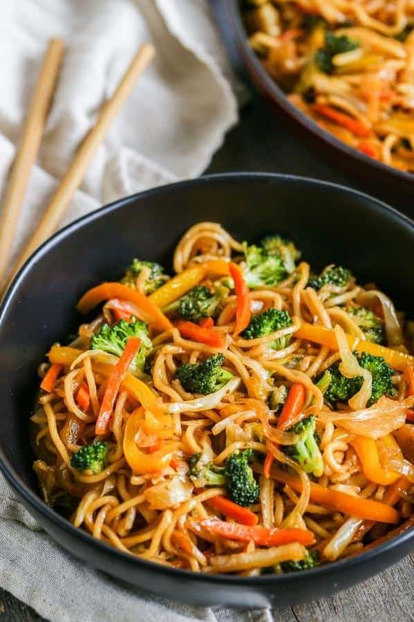  Ready to turn up the heat in the kitchen? Let's make some delicious yakisoba noodles!