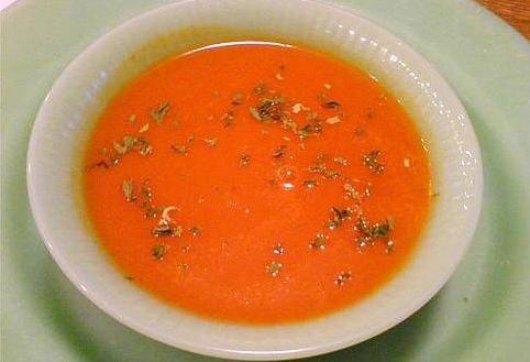 Roasted Tomato-Basil Bisque With Pumpernickel Croutons (Vegan)