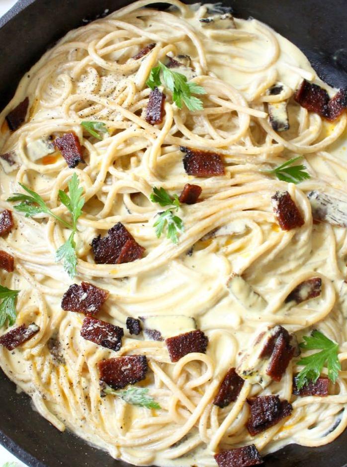  Satisfy your cravings with this vegan twist on a classic pasta dish!