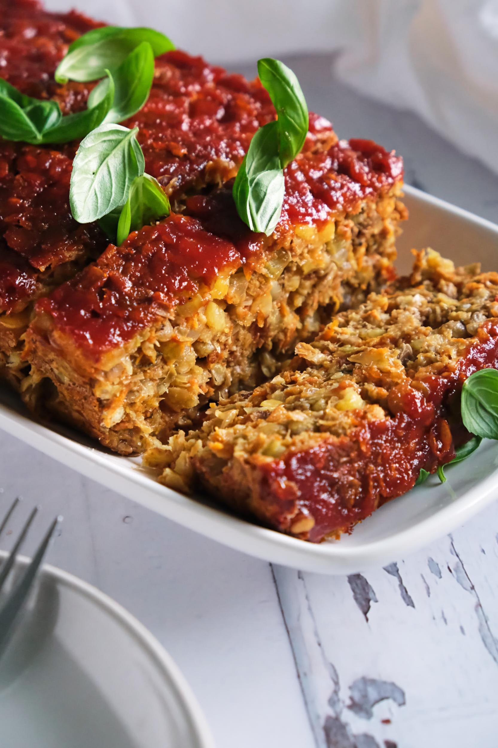  Savor the flavor of the season with this hearty vegan lentil loaf!