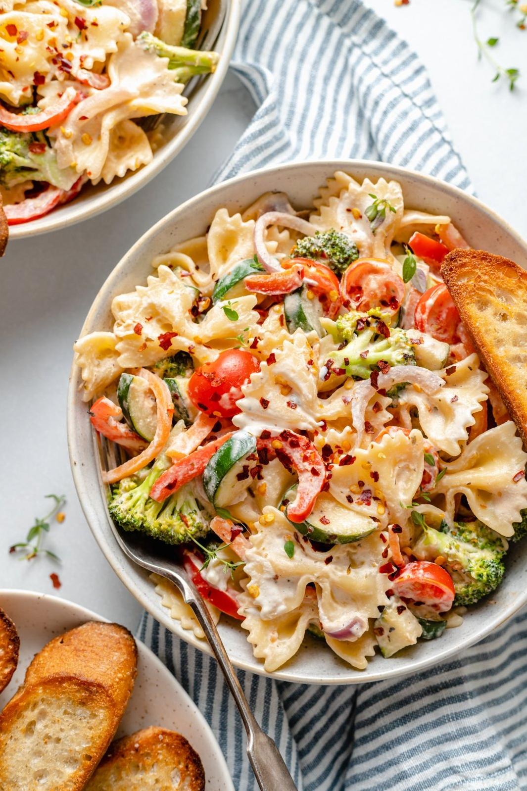  The best way to enjoy spring season? With a heaping bowl of Vegan Pasta Primavera!