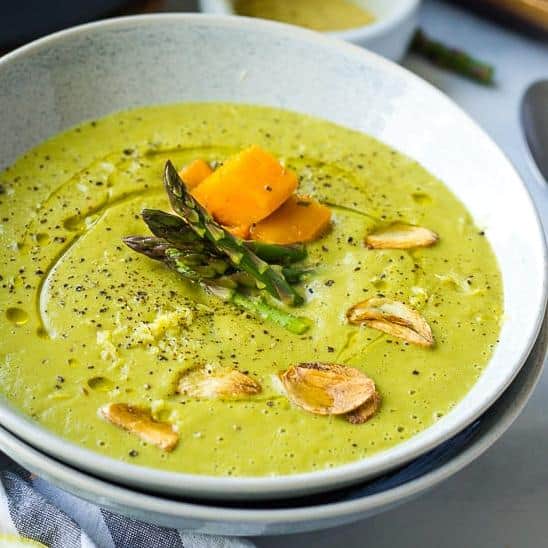  The vibrant green hue of this soup is a visual treat that'll make your taste buds come alive.