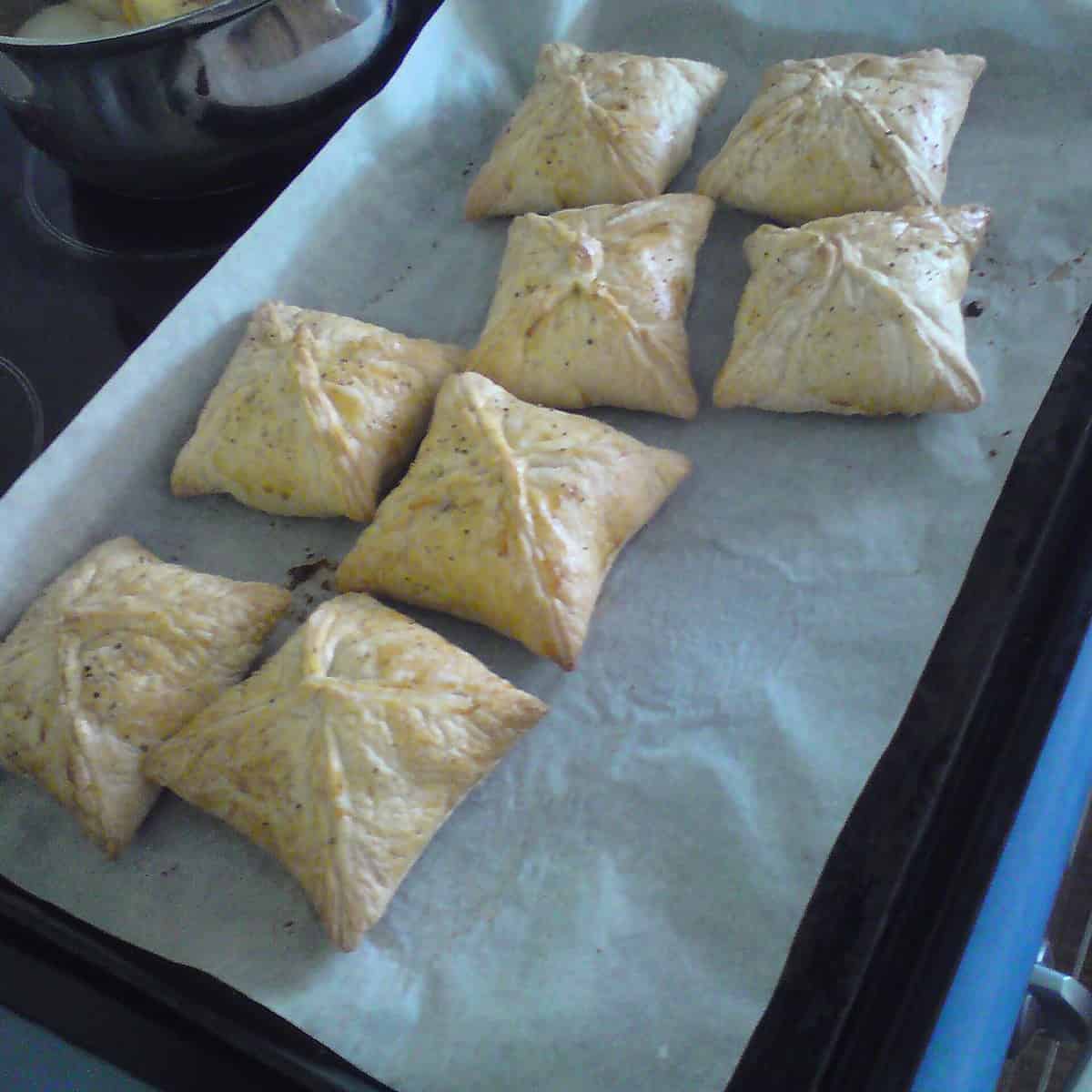  These Mini Vegan Wellingtons are small on size but BIG on flavor!