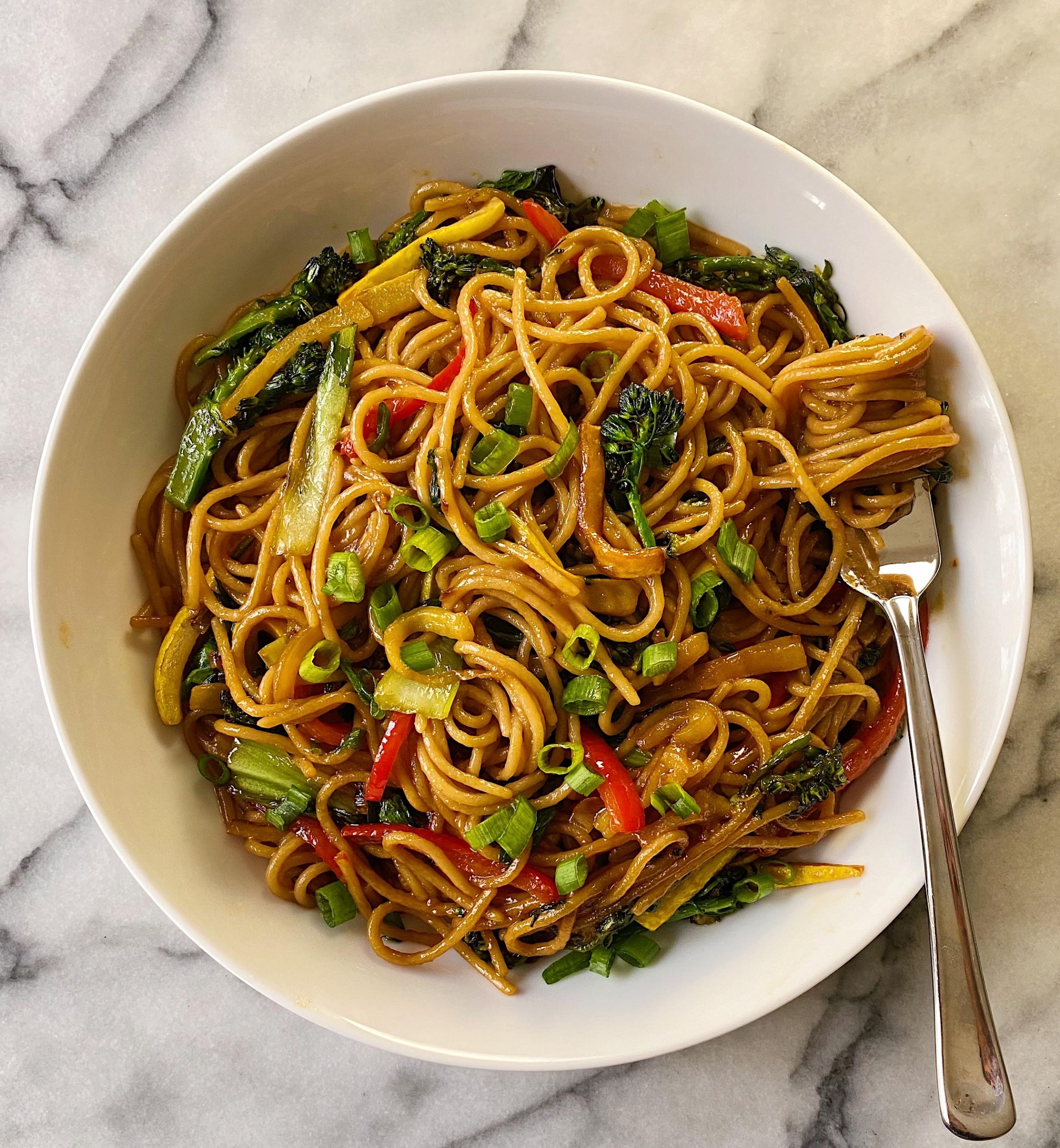  This bowl of chow mein combines crispy vegetables, protein-rich tofu and savory noodles in a harmonious, cruelty-free marriage
