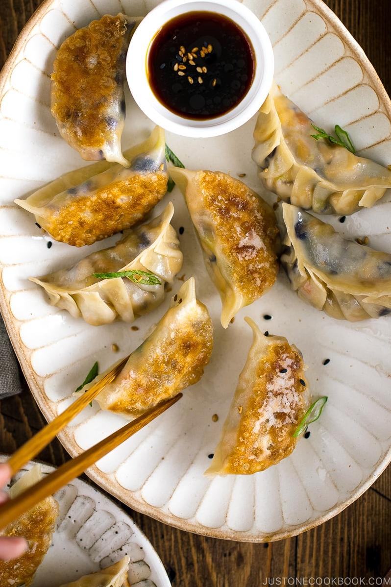  This spicy dipping sauce takes our veggie gyoza to another level of deliciousness.