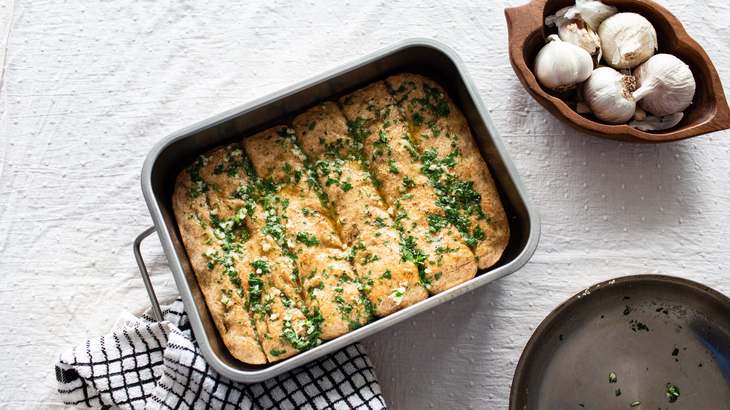  This vegan garlic bread is so good, even carnivores won't be able to resist it.