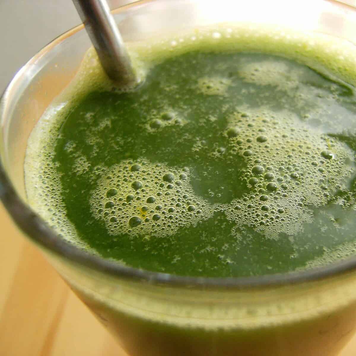  This vibrant green smoothie packs a powerful nutritional punch.