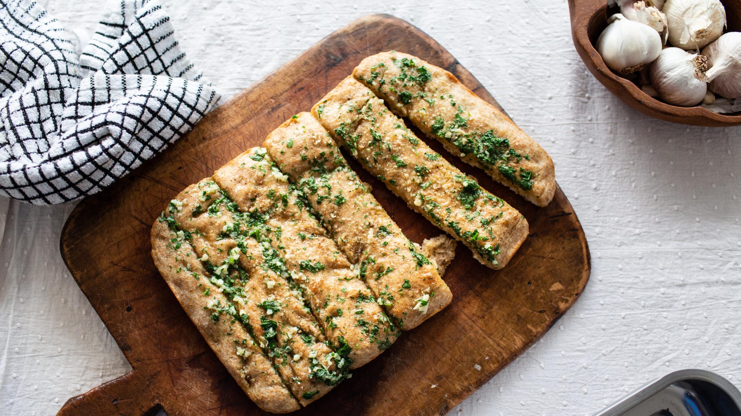 Delicious & Vegan: Garlicky Bread that will melt your heart