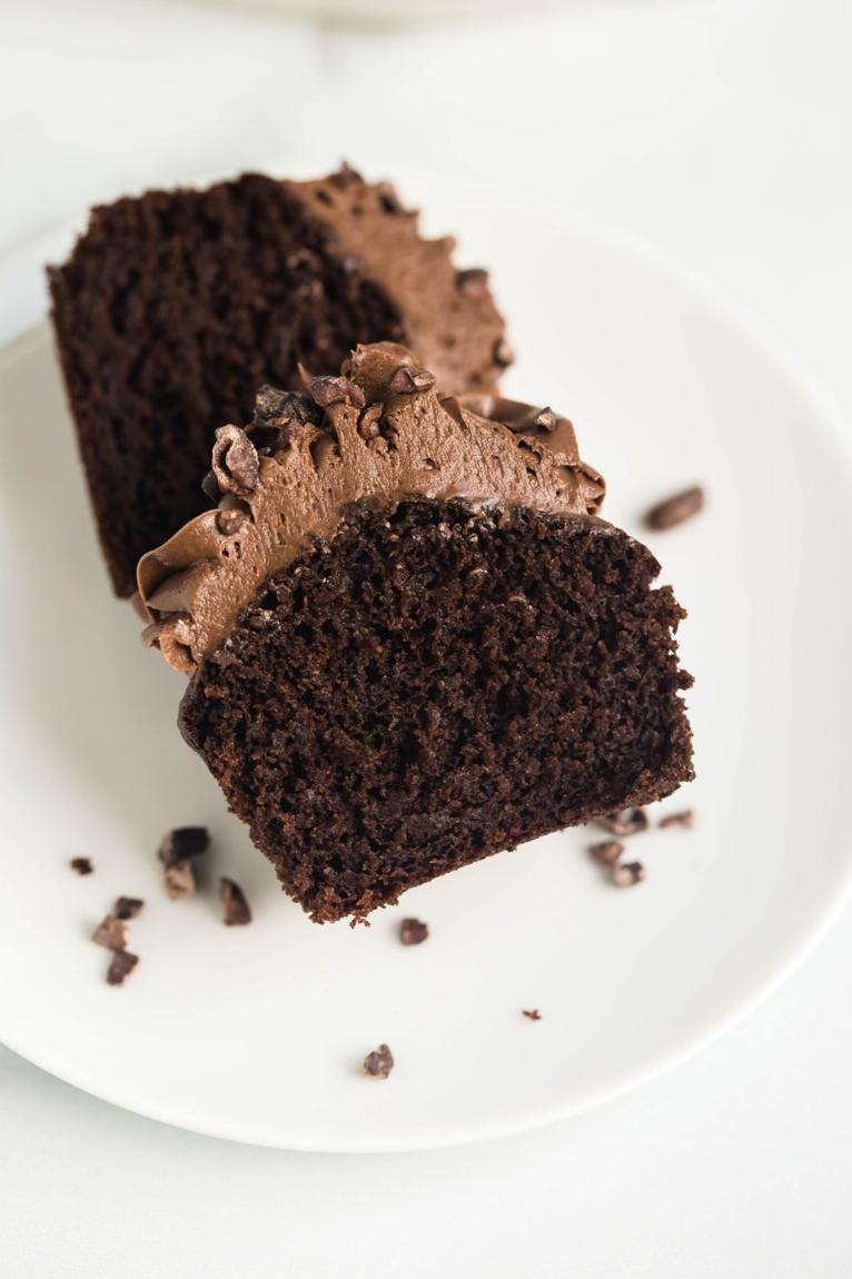 Deliciously Decadent Vegan Gluten-Free Chocolate Cake Recipe