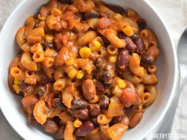 Delicious and Healthy Vegetarian Chili Cheese Mac Recipe