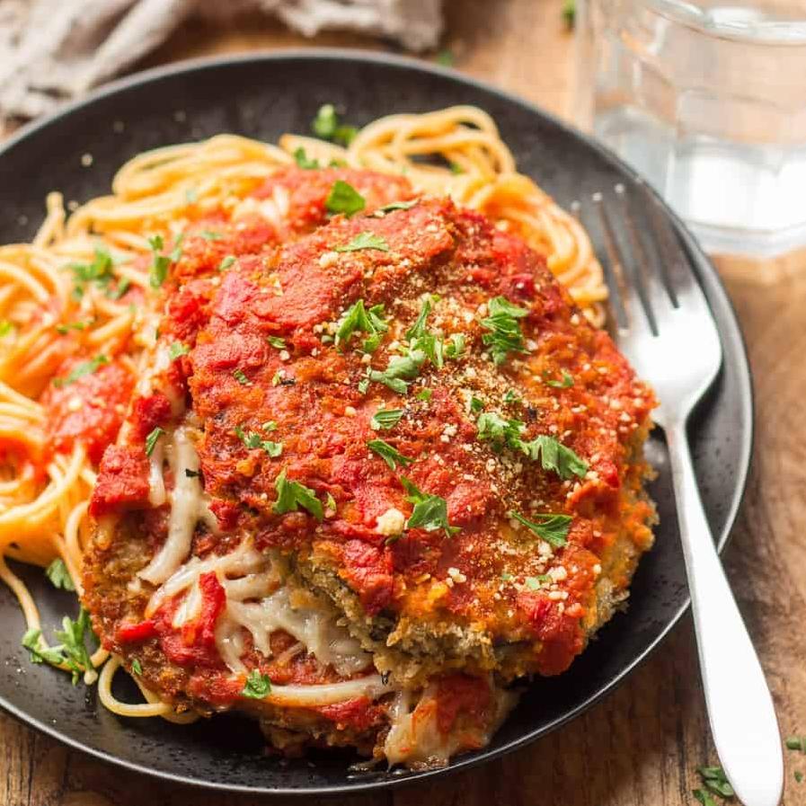  Who says vegan food can’t be delicious? Indulge in this Vegan Eggplant Parmigiana and find out for yourself!