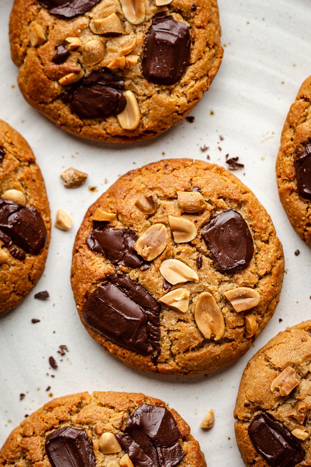  With their crunchy exterior and soft, gooey interior, these vegan peanut butter cookies are an irresistible treat for all cookie lovers.